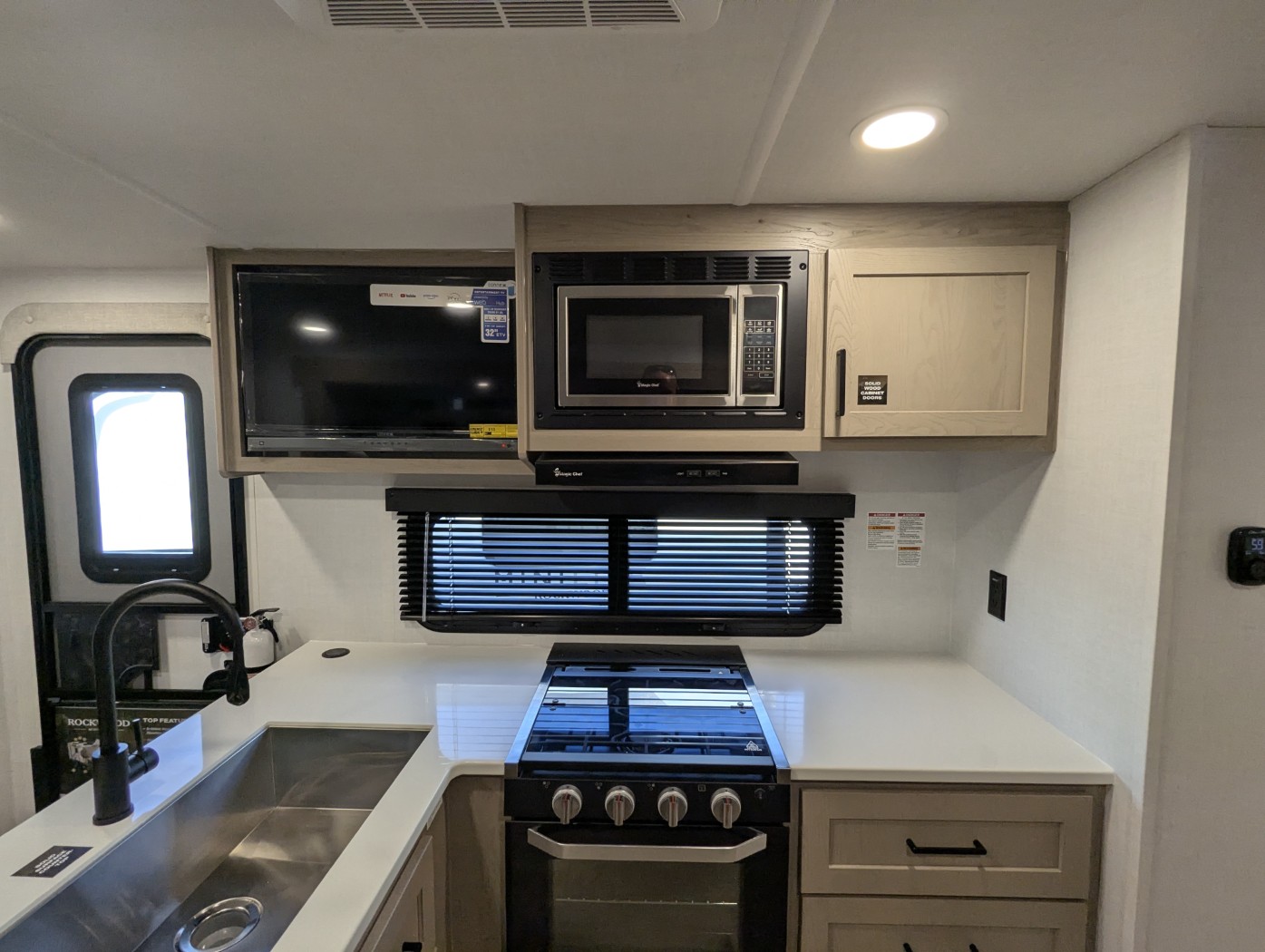 2026 Forest River Rockwood Mini Lite 2513S - Image 18