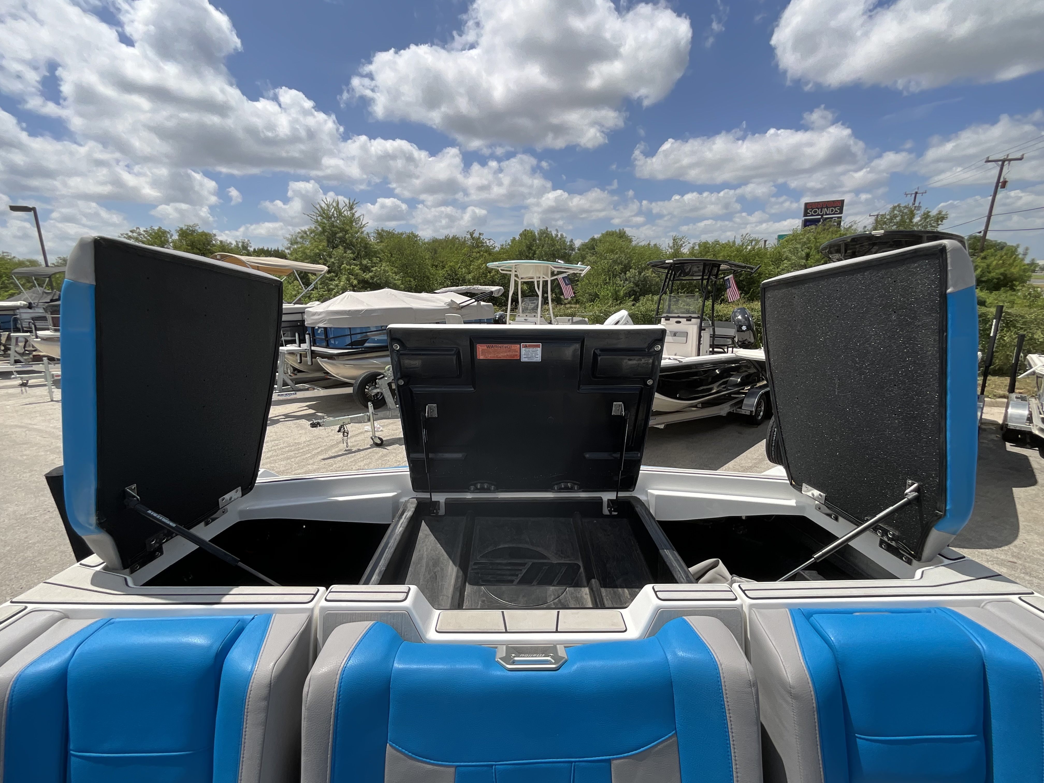 2022 MALIBU 23LSV - Image 13