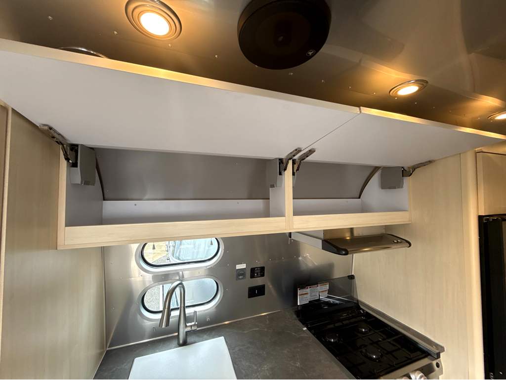 2026 AIRSTREAM FLYING CLOUD 23FBT - Image 16