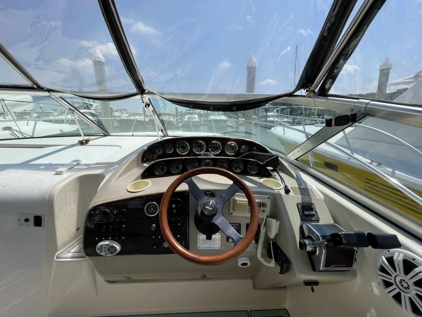 2000 Rinker 342 Fiesta Vee - Image 11