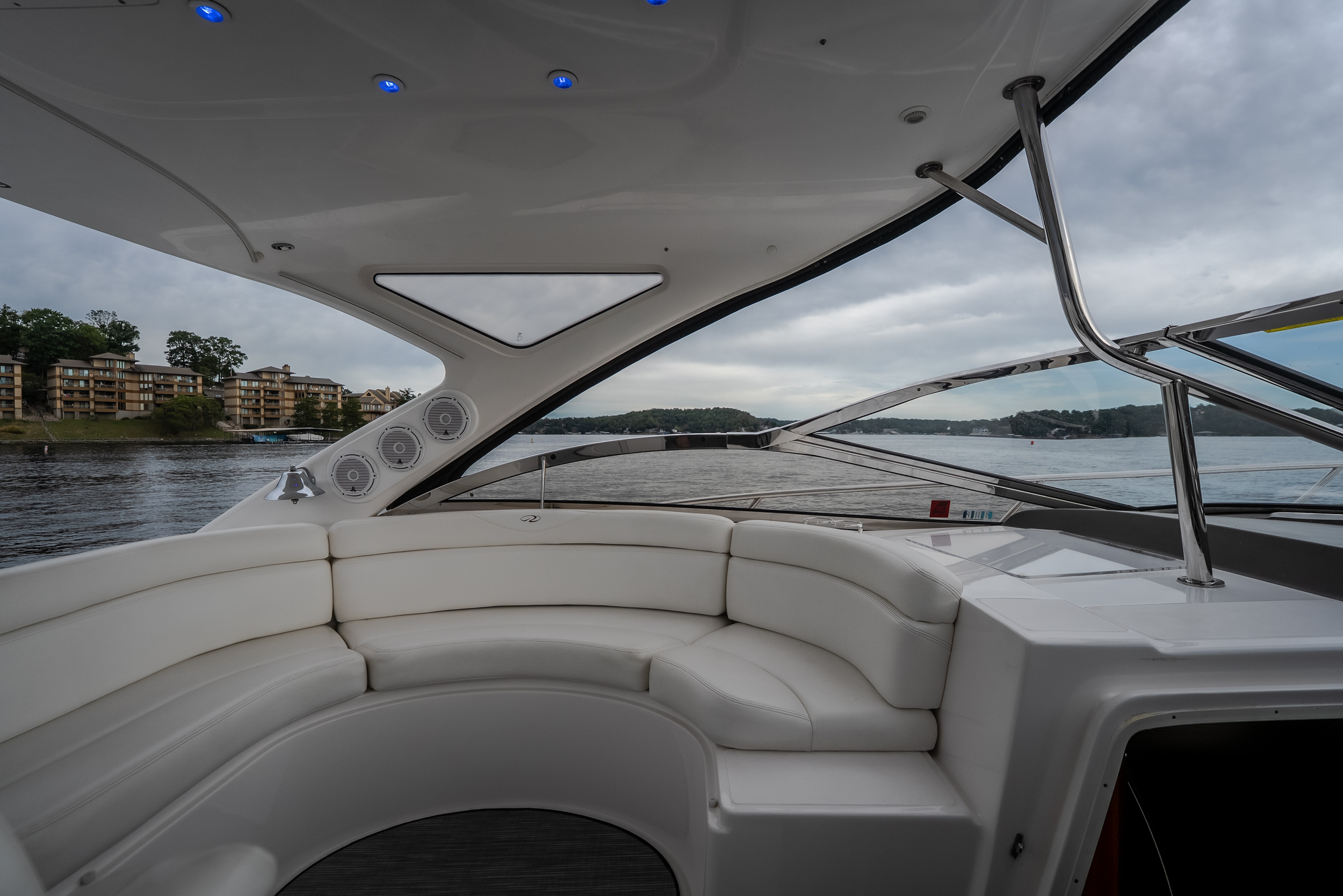 2009 Regal 4460 Express Cruiser - Image 25