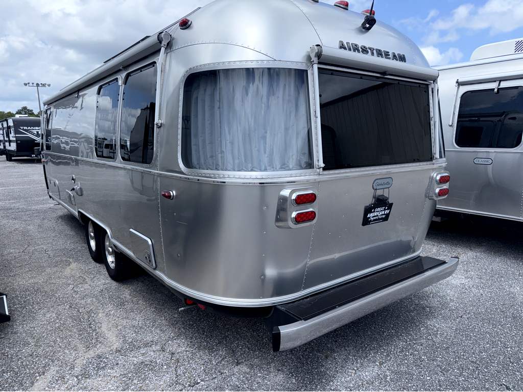 2024 AIRSTREAM GLOBETROTTER 27FB TWIN - Image 3