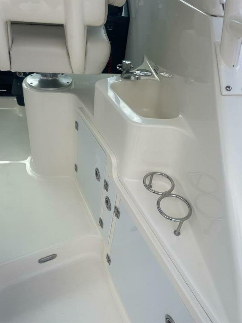 2014 Pursuit OS 315 - Image 16
