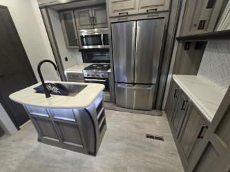 2023 KEYSTONE MONTANA LEGACY 3761FL - Image 15