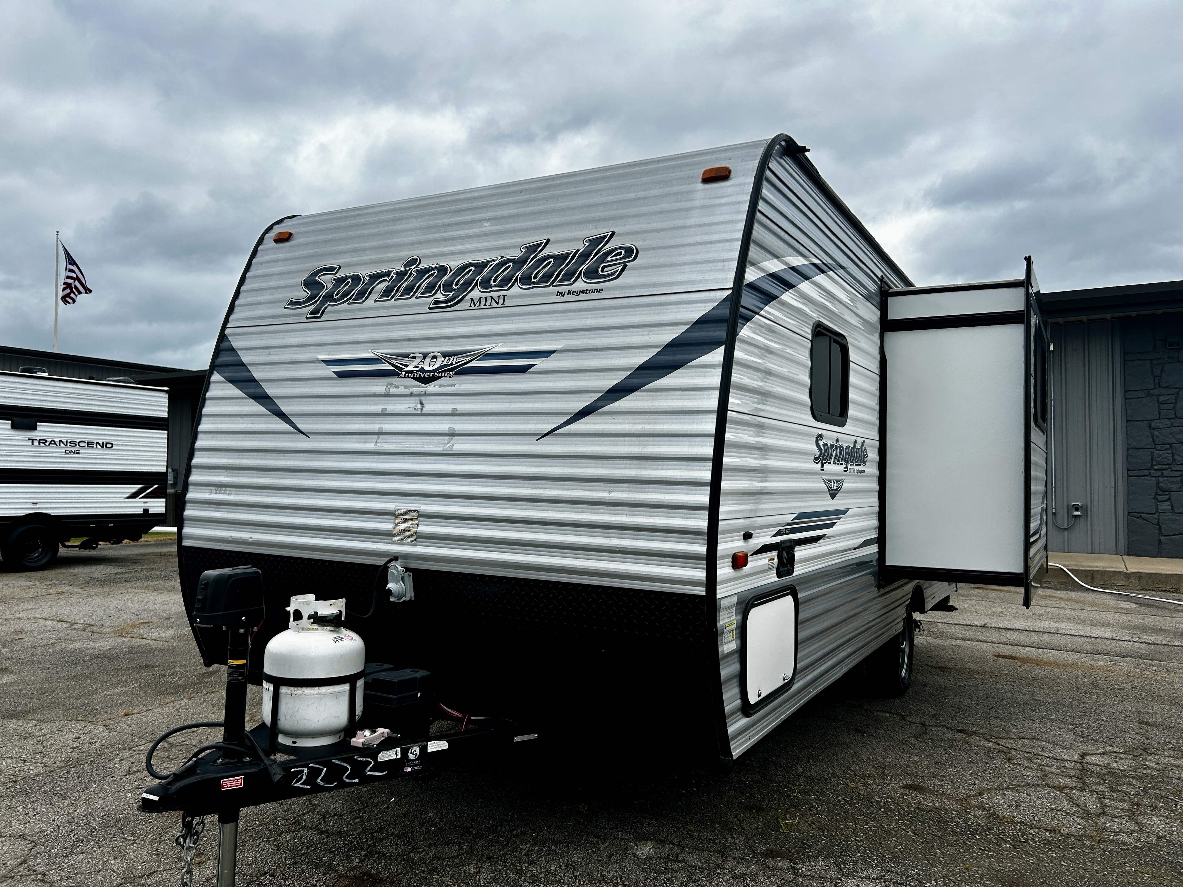 2019 Keystone Springdale Mini 1790FQ - Image 4