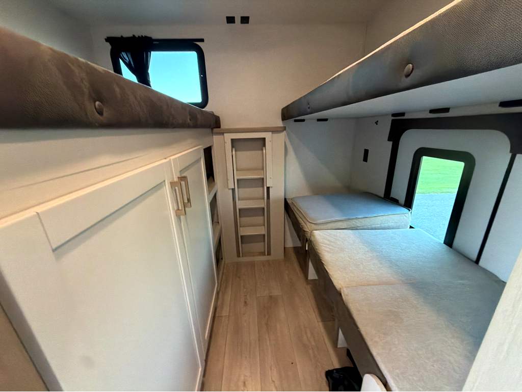 2027 JAYCO JAY FLIGHT 295TBS - Image 21