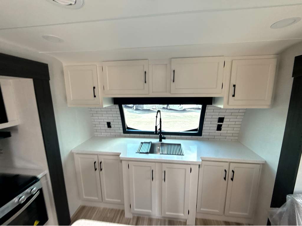 2027 VENTURE RV SPORTTREK 333VFK - Image 12