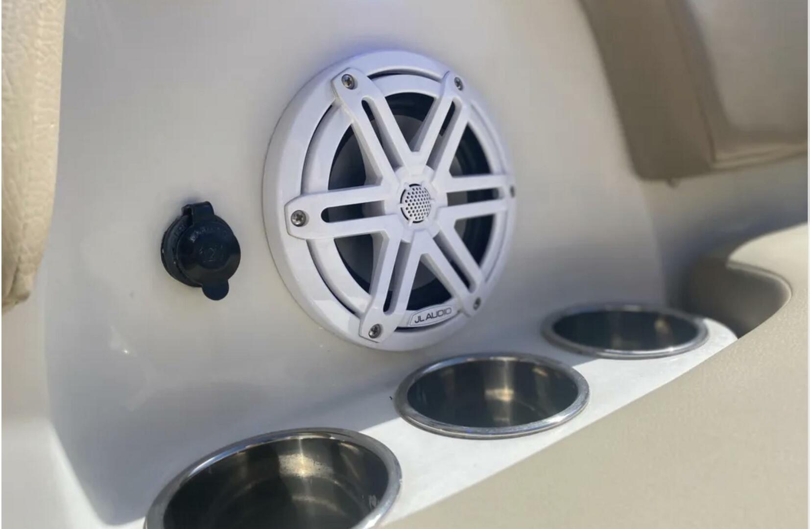 2018 Sailfish 325 DC - Image 18
