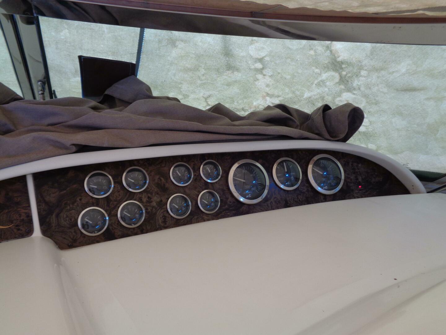 1997 Sea Ray 370 Sundancer - Image 7