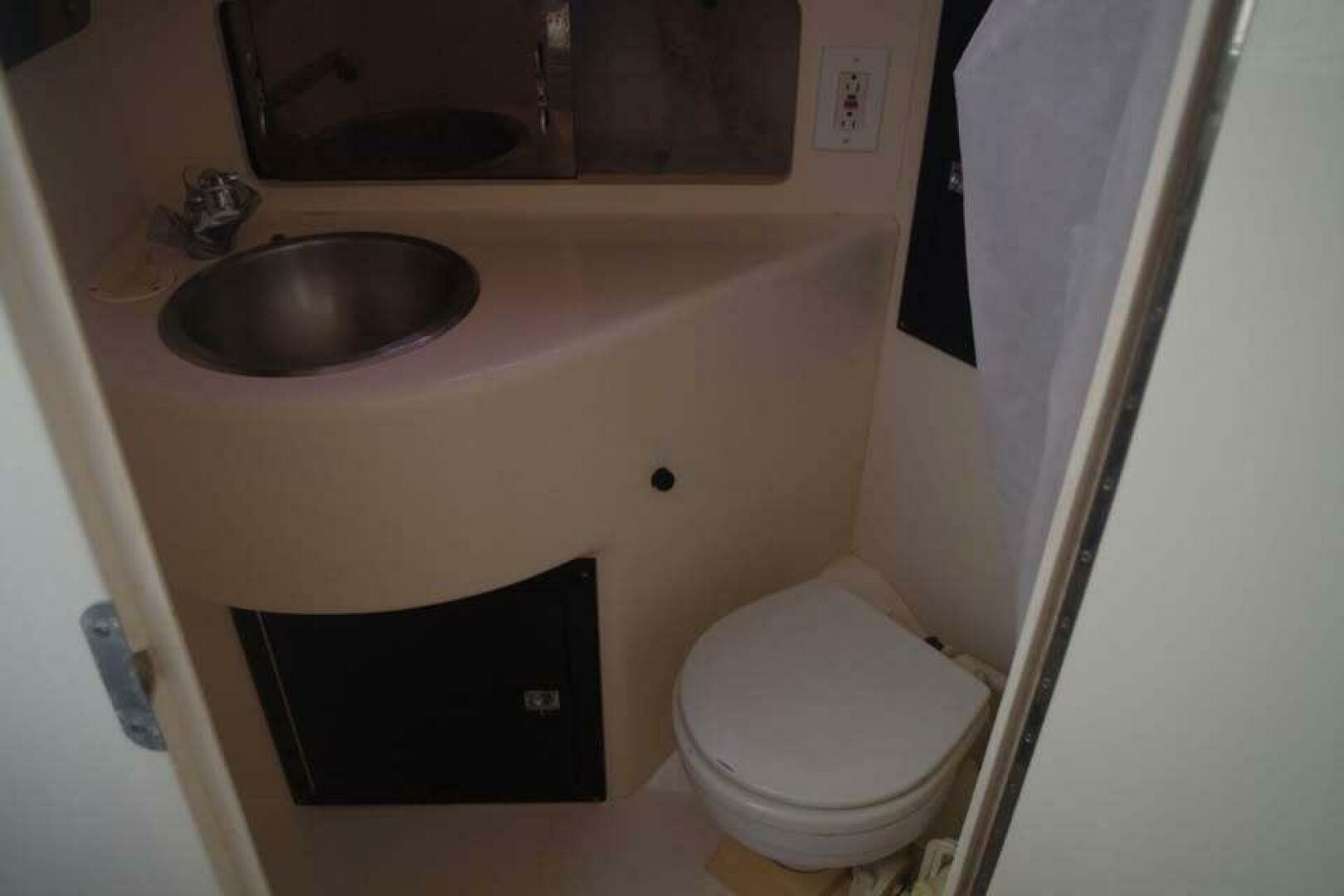 1994 Intrepid 376 Walkaround - Image 20