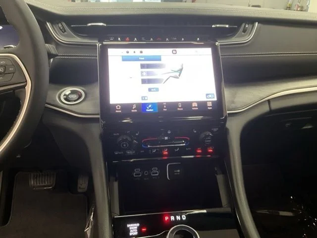 2023 Jeep Grand-Cherokee-L Laredo Altitude 4x4 - Image 16