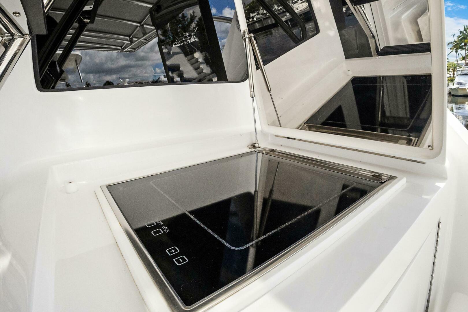 2016 Hatteras GT63 - Image 15