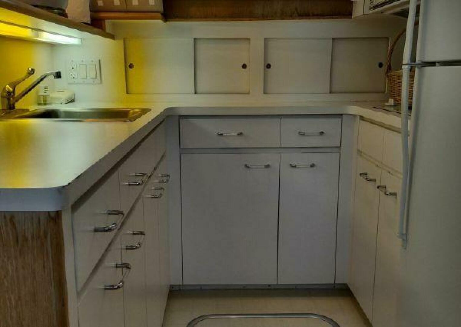 1996 Hatteras 50' Sport Deck - Image 47