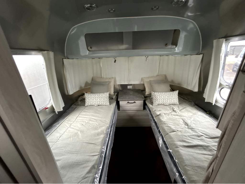 2027 Airstream International 25FB - Image 27