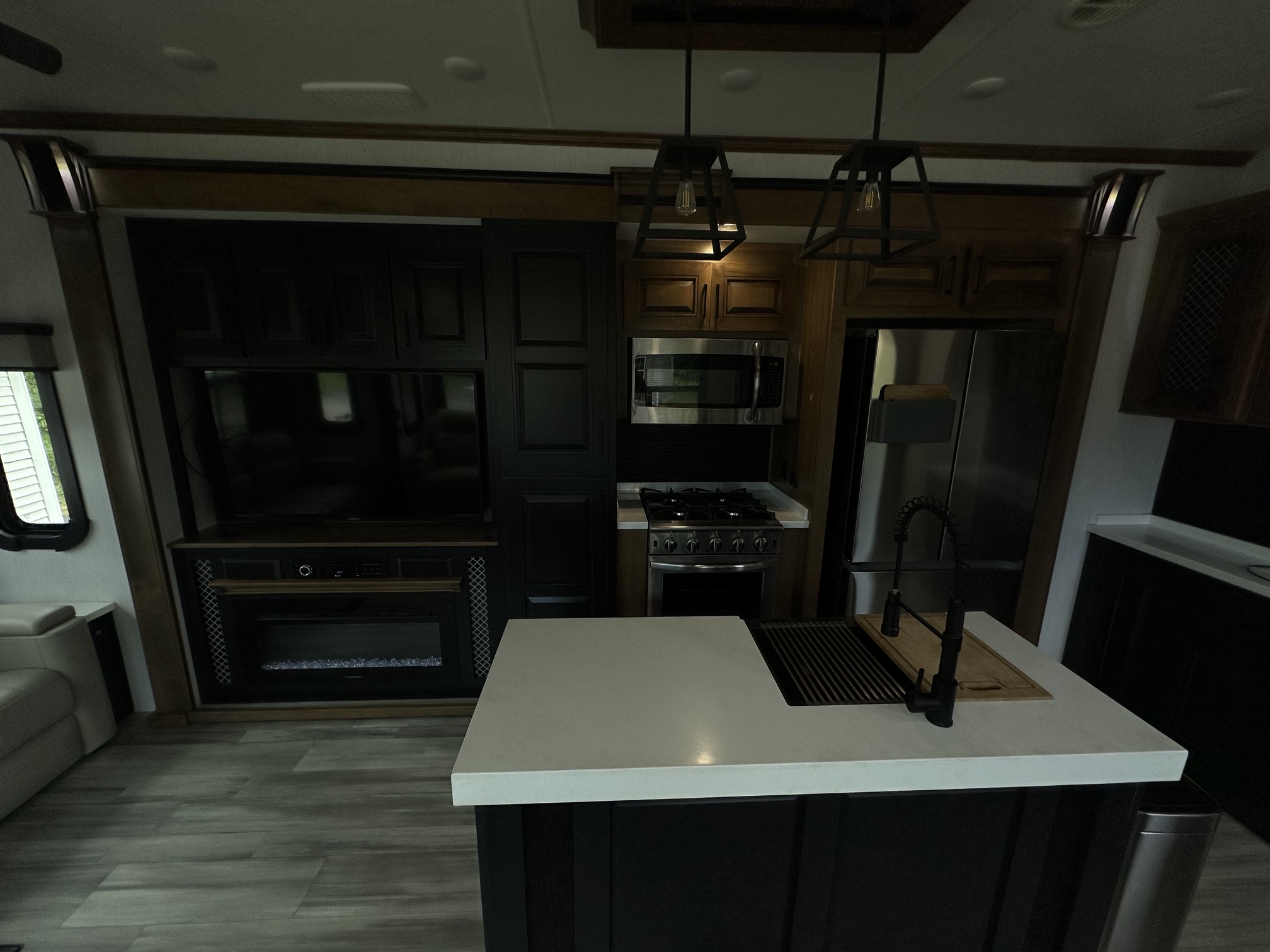 2022 Heartland RV Bighorn 3300DL - Image 10