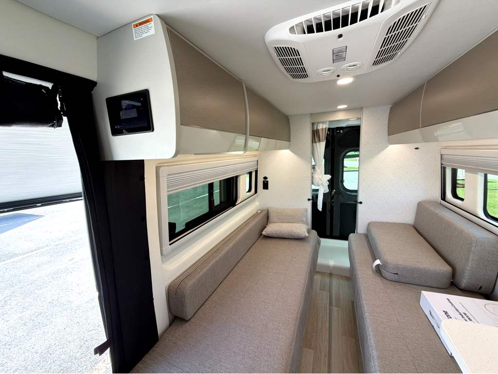 2027 THOR MOTOR COACH SEQUENCE 20L - Image 11