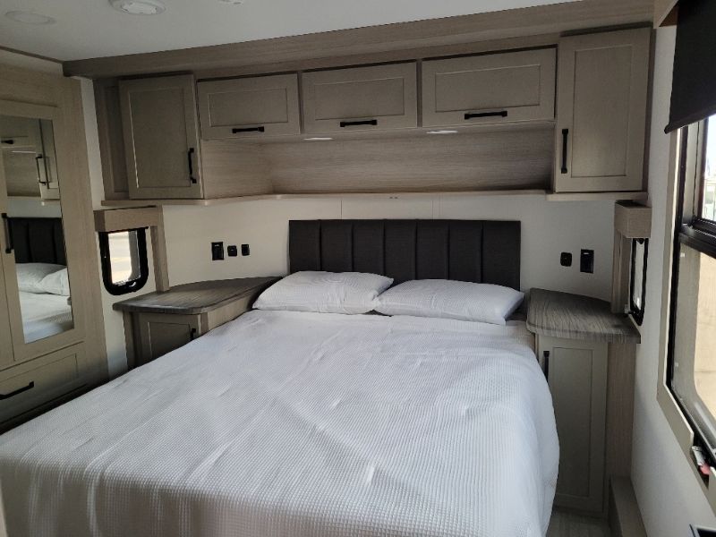 2025 Grand Design Momentum M-Class 344M - Image 20