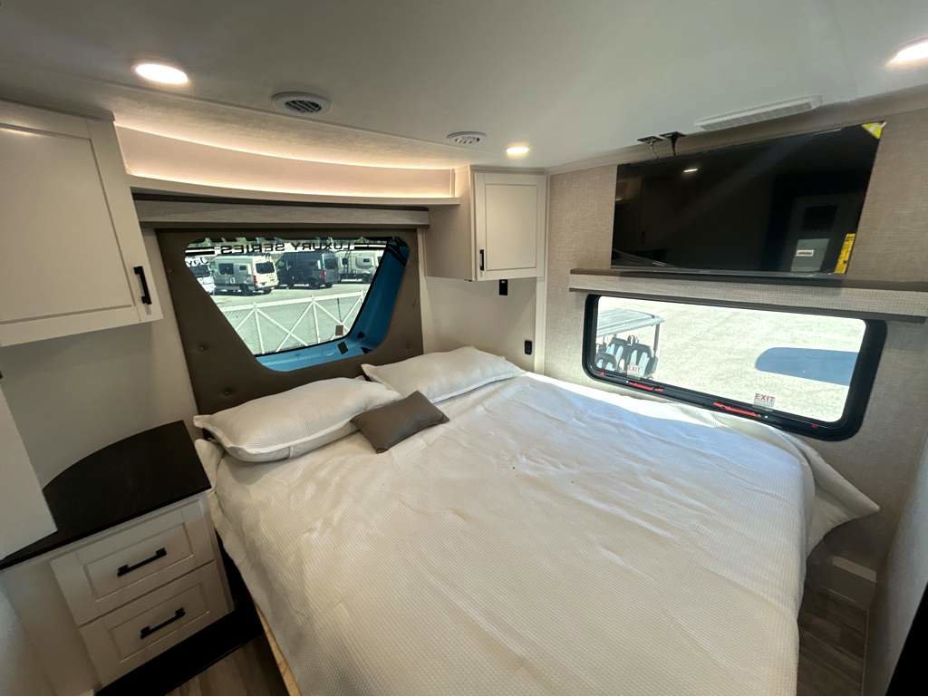 2025 JAYCO SEISMIC 4113 - Image 19
