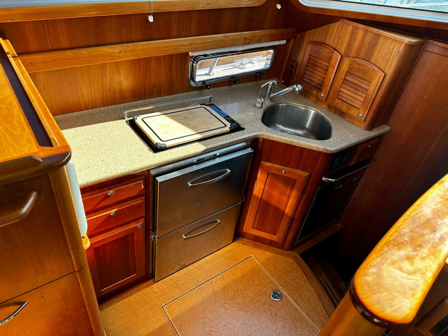 2014 Sabre 42 Salon Express - Image 23