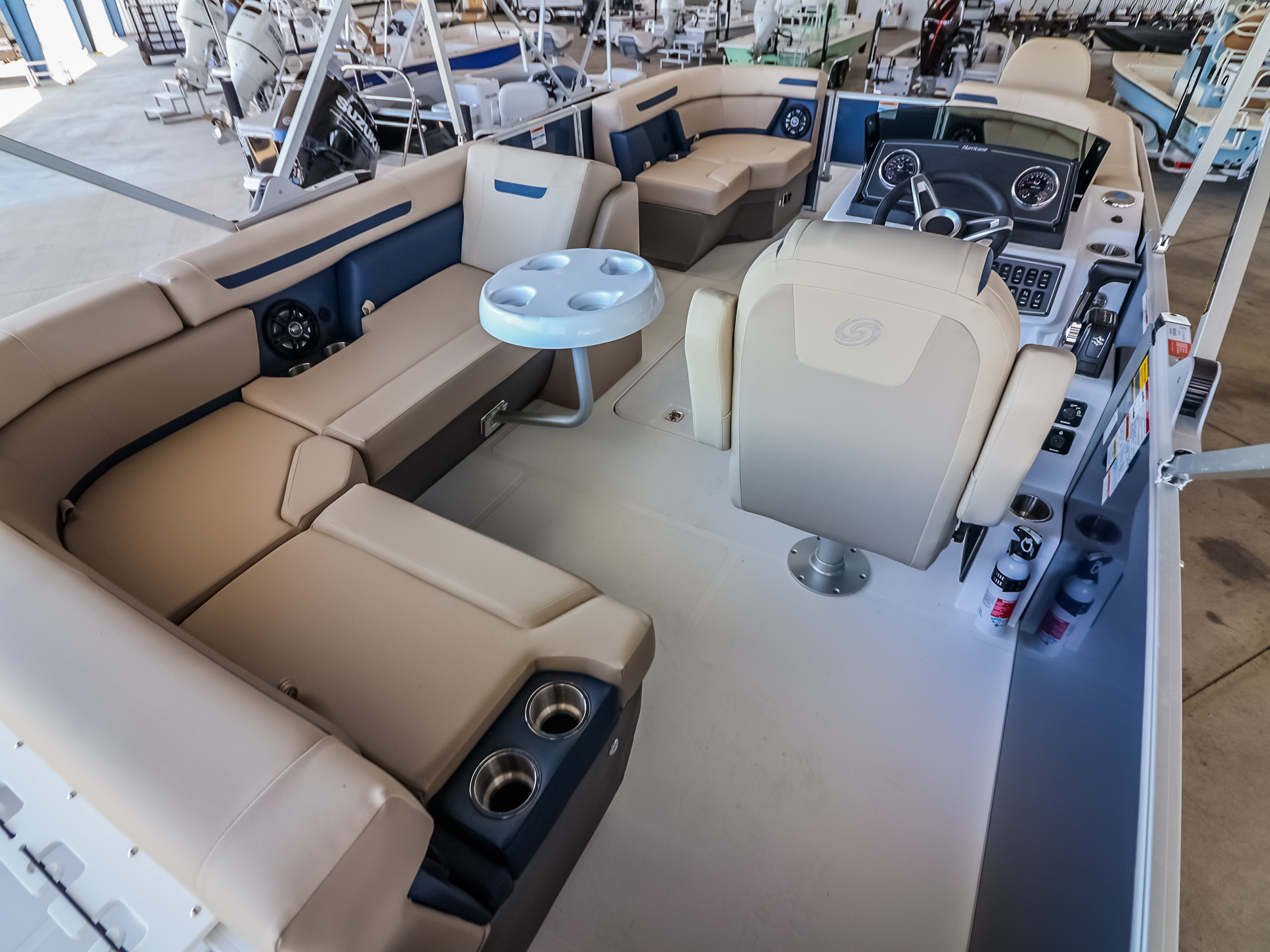 2027 Hurricane FunDeck 2260 REF - Image 11