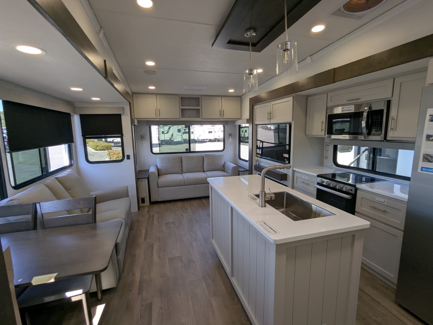 2027 Alliance RV Avenue 32RLS - Image 19