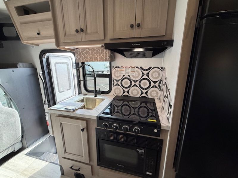 2026 Forest River Sunseeker LE 2250SLEF - Image 7