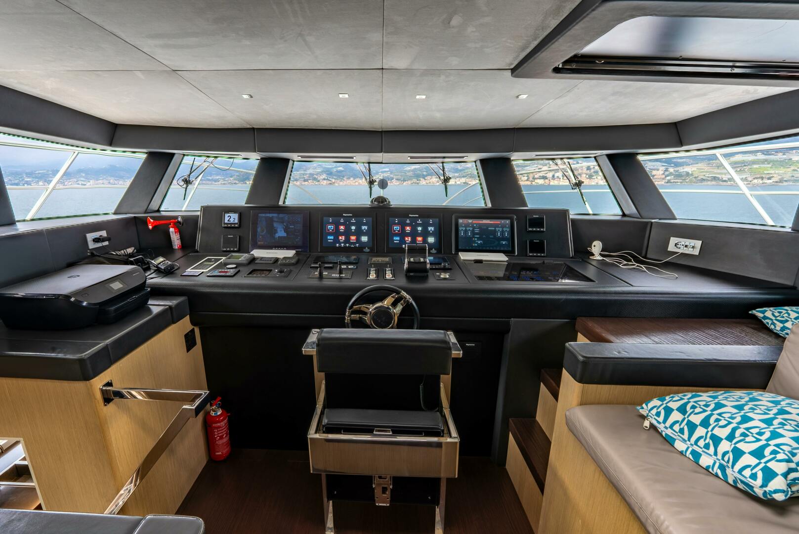 2018 Dominator Yachts Dominator Ilumen Base - Image 41