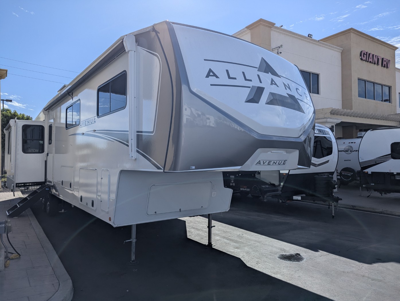 2026 Alliance RV Avenue 39MBR - Image 1