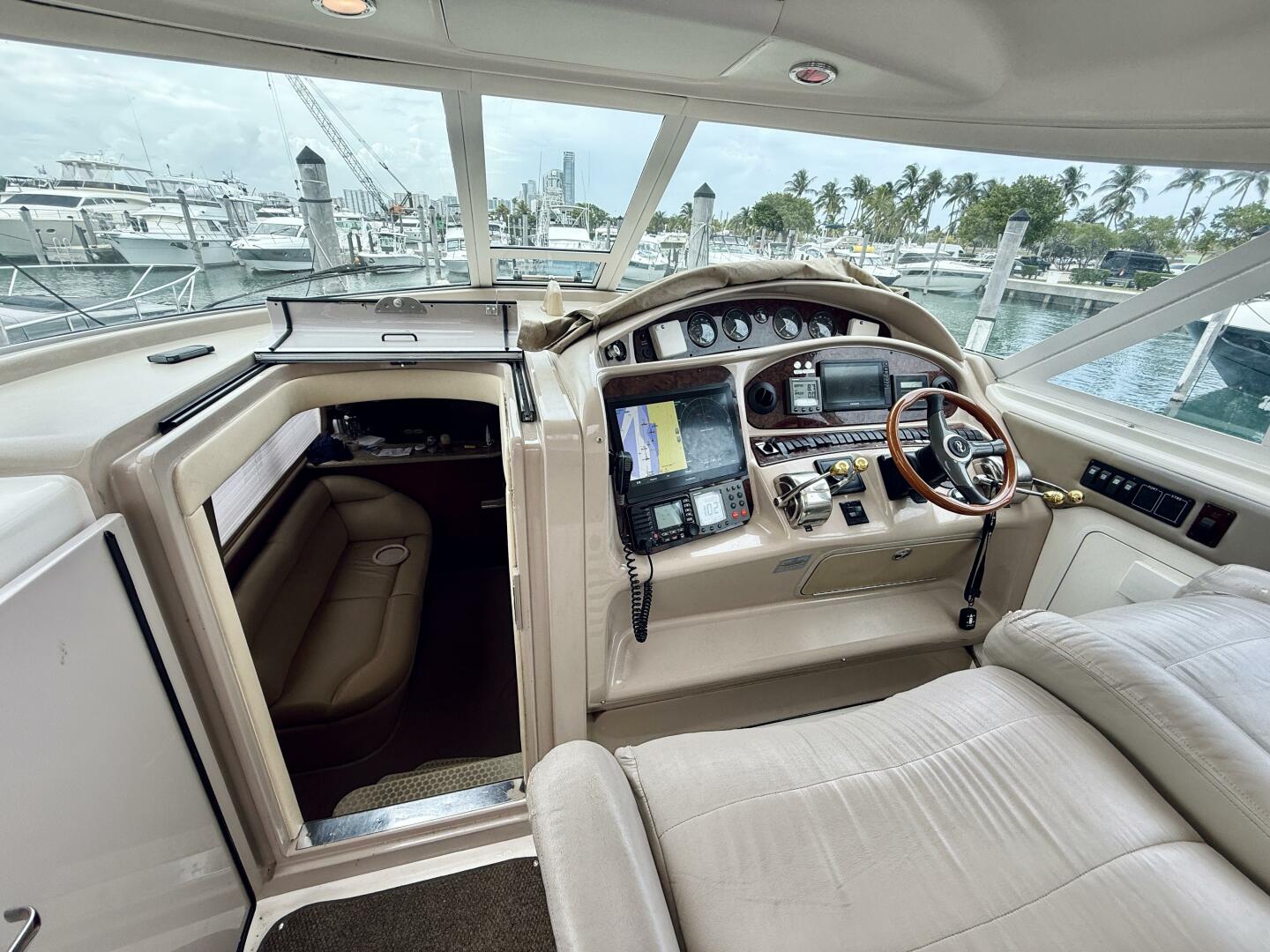 2003 Sea Ray 480 Motor Yacht - Image 23