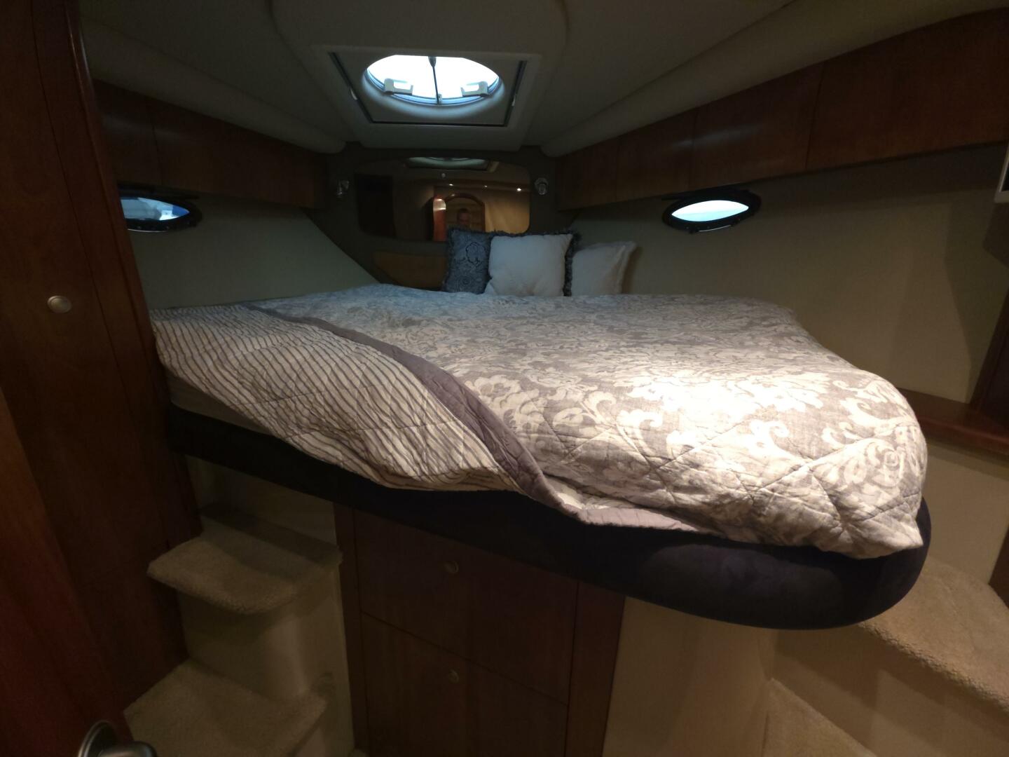 2008 Cruisers Yachts - Image 14