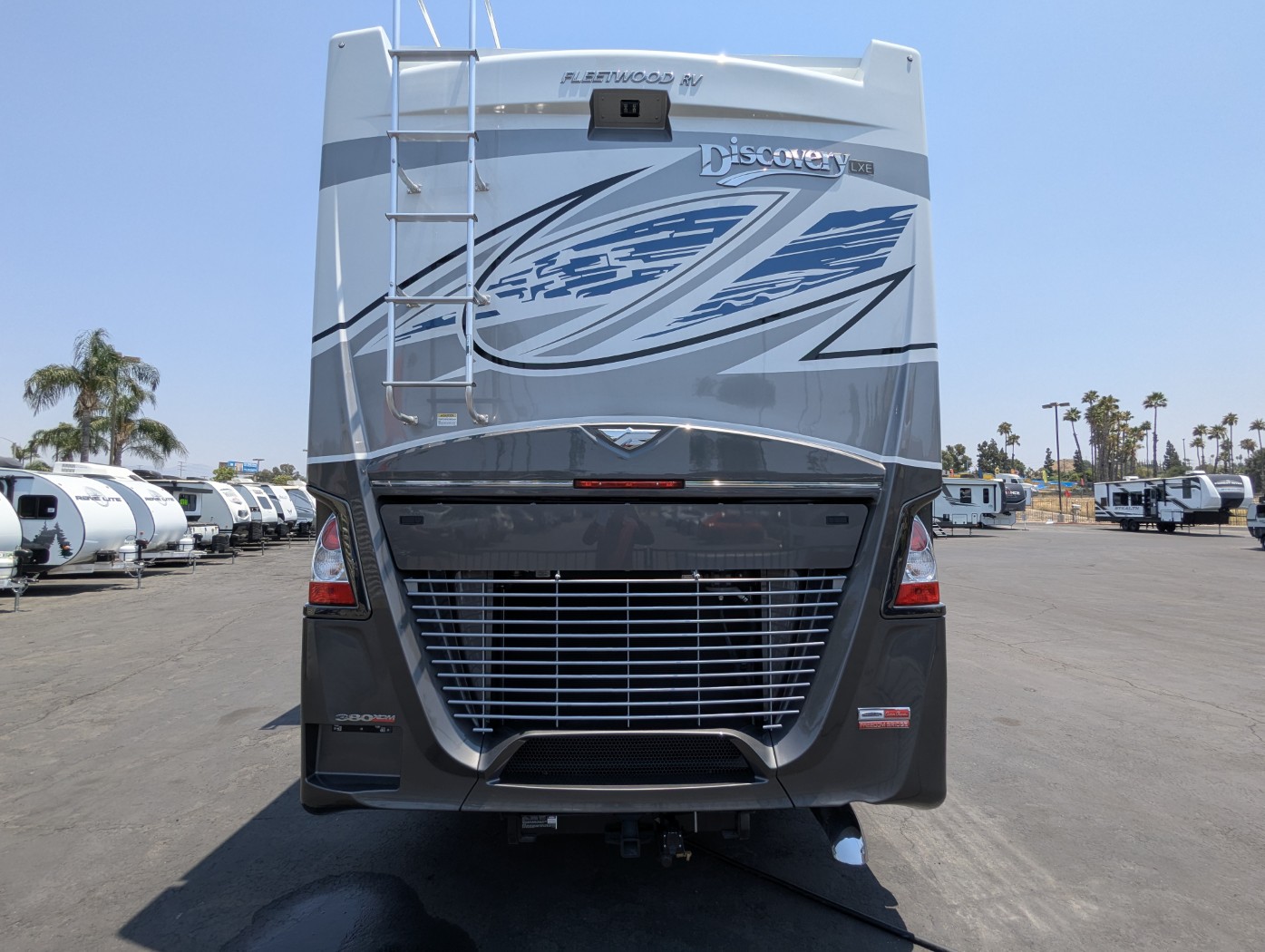 2026 Fleetwood Discovery LXE 40M - Image 6