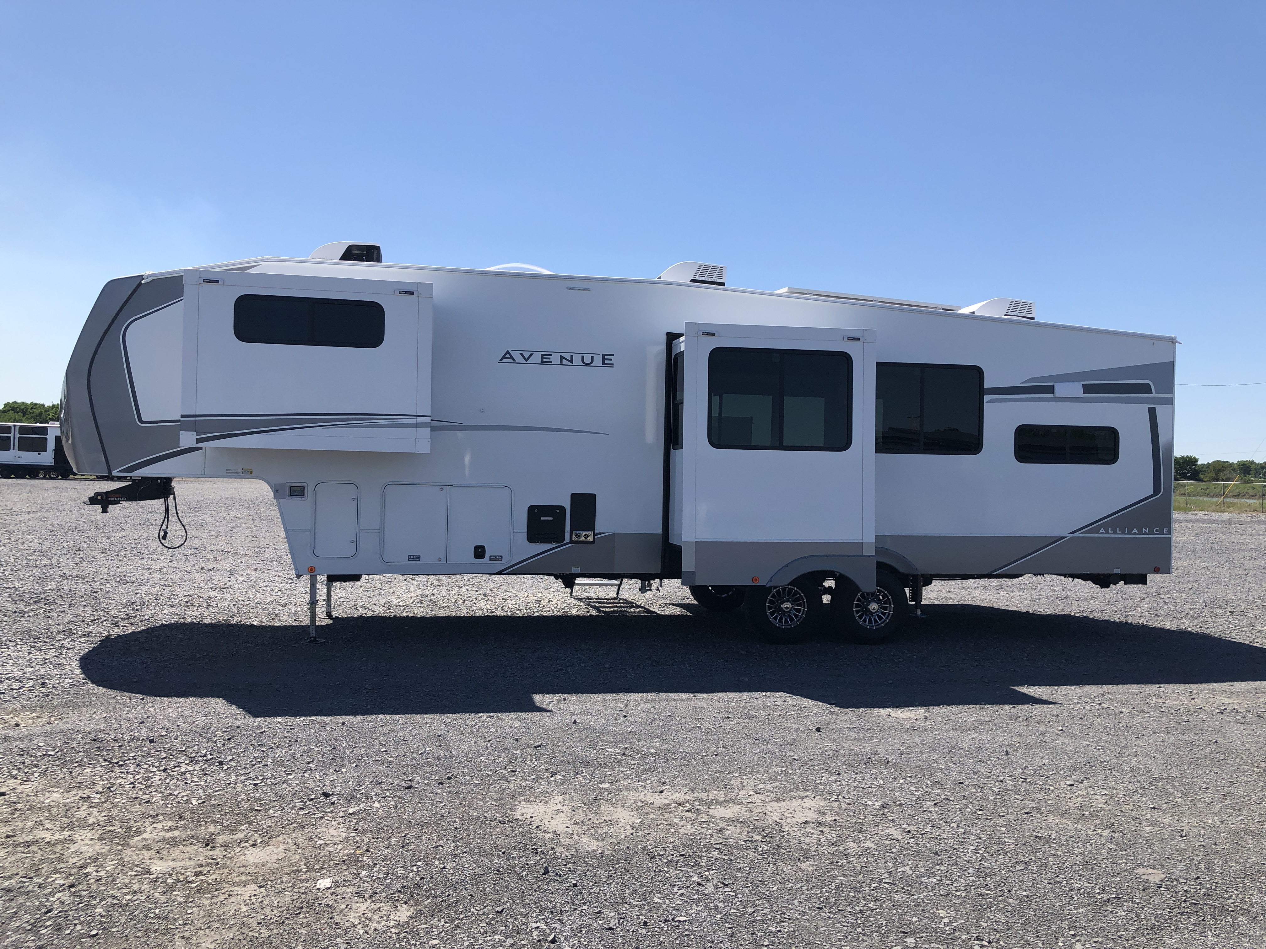 2026 Alliance RV Avenue 35RKS - Image 4