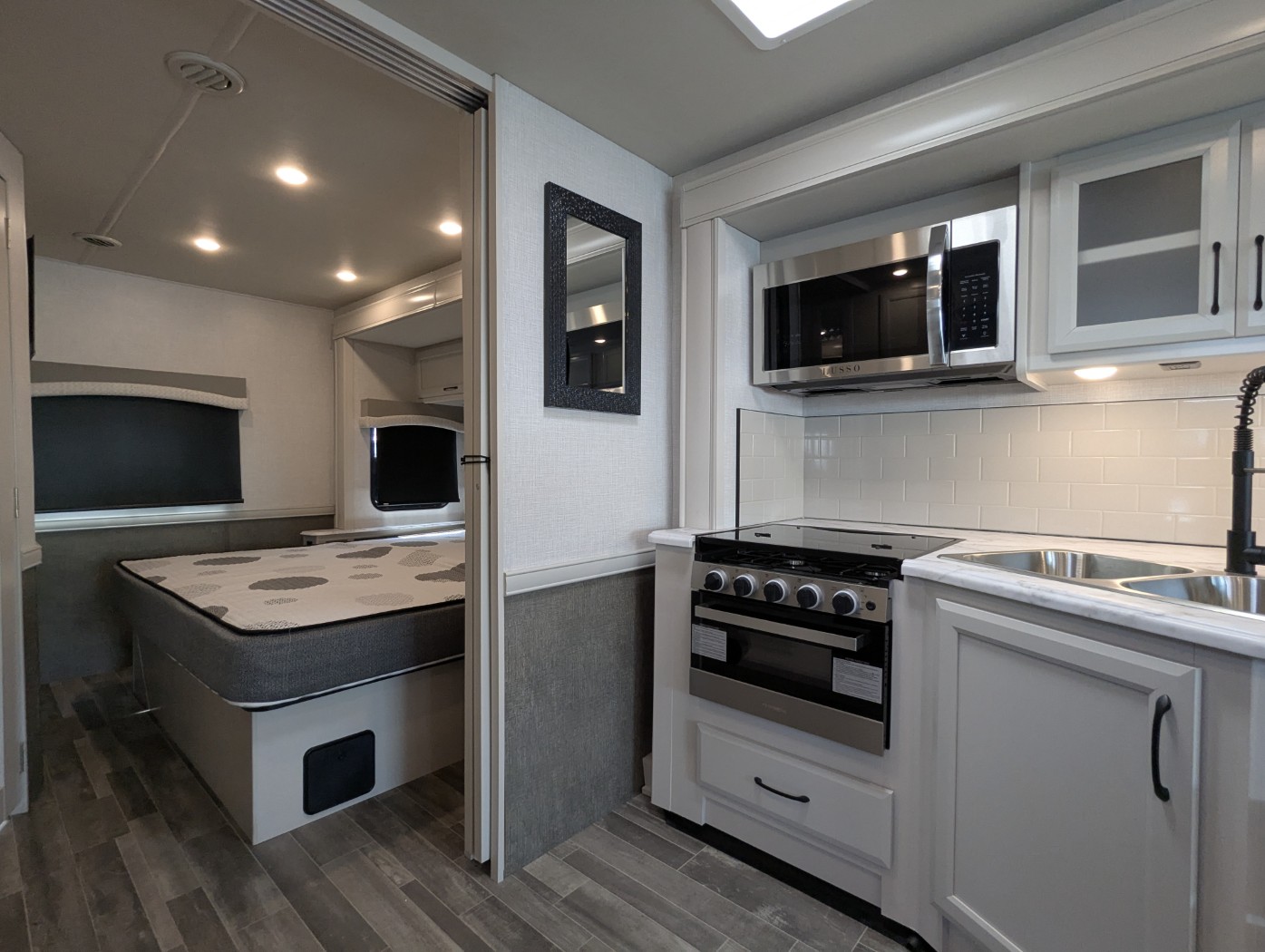 2025 Fleetwood Flair 28A - Image 19