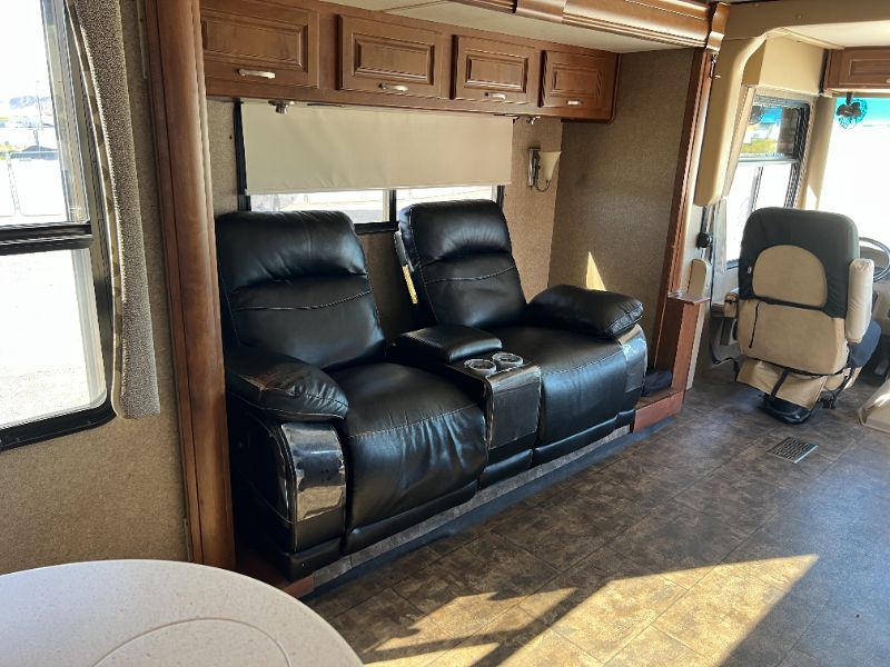 2014 Thor Motor Coach Challenger 37GT - Image 11
