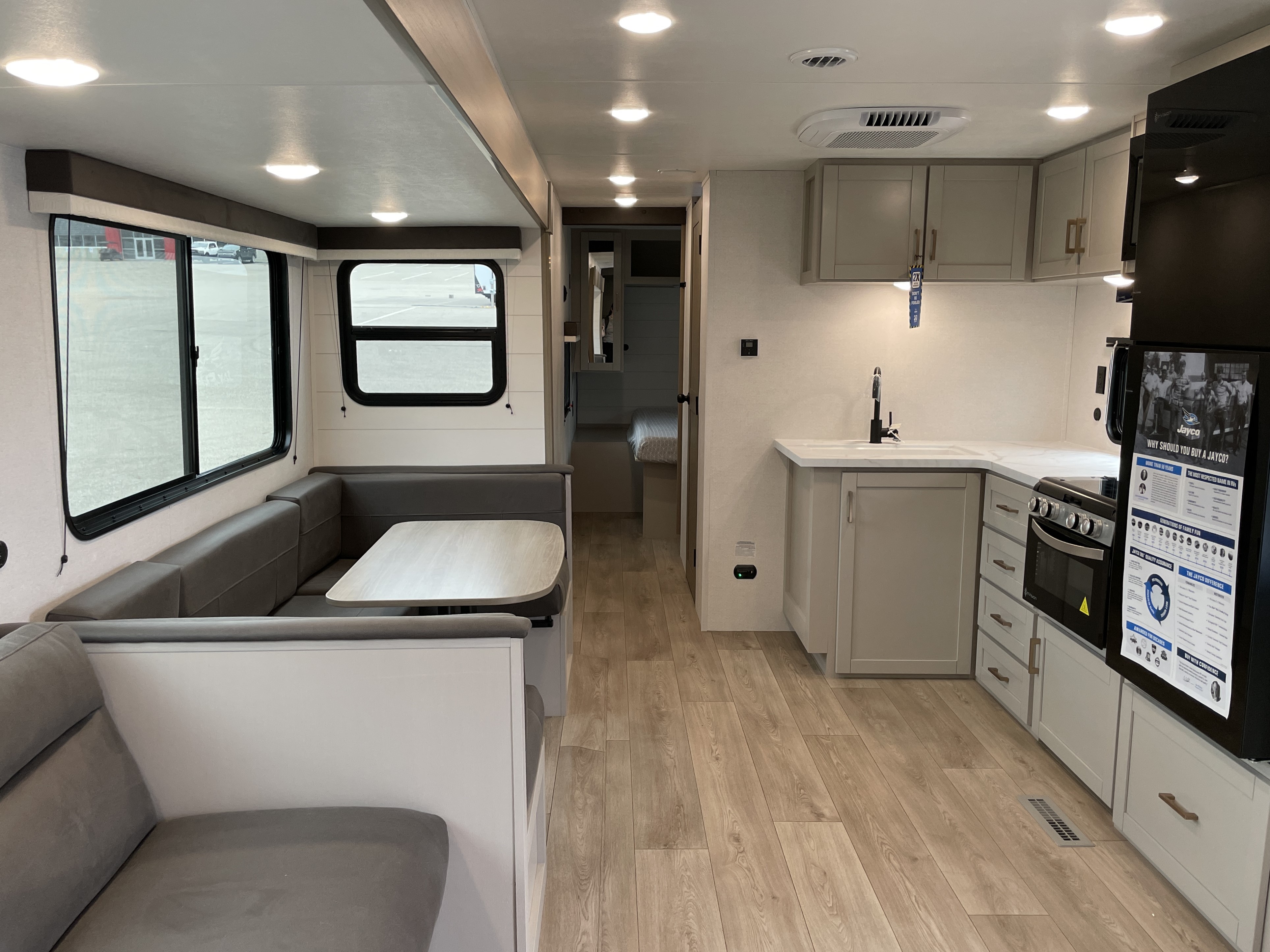 2027 Jayco Jay Flight 335BHS - Image 7