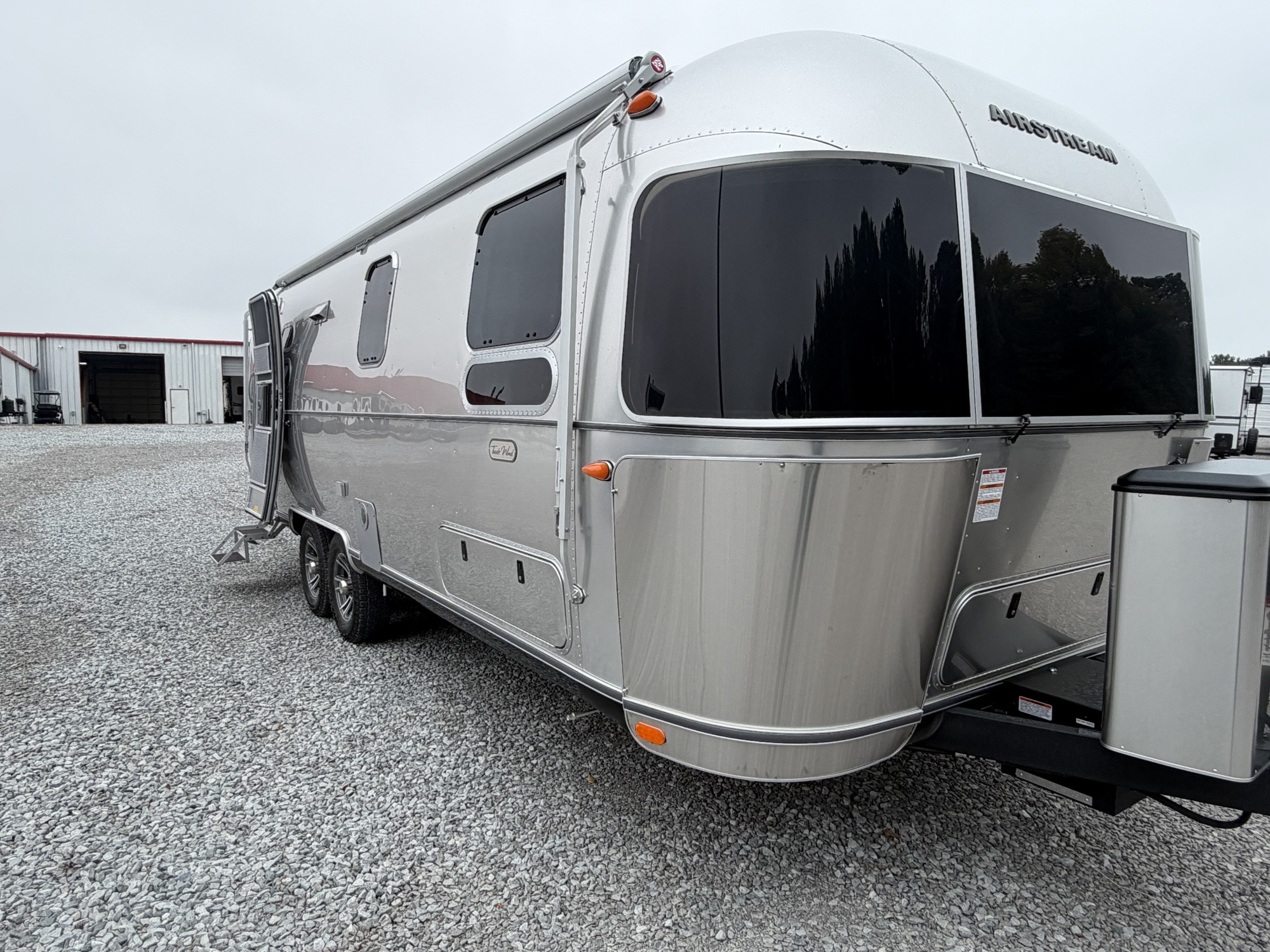 2027 AIRSTREAM TRADE WIND 27FBT - Image 1