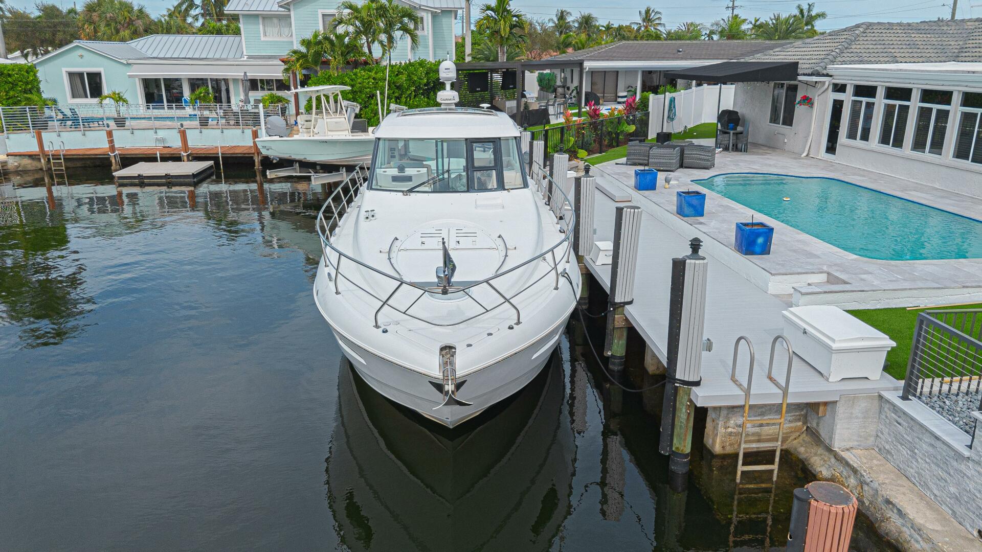2012 Cruisers Yachts 48 Cantius - Image 4