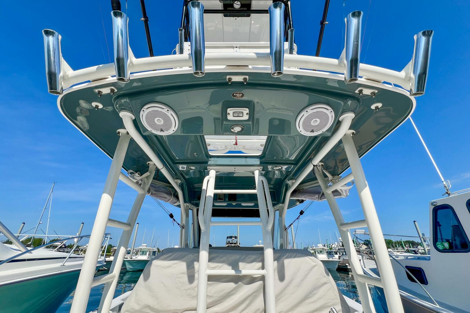 2017 Everglades 355 CC - Image 12