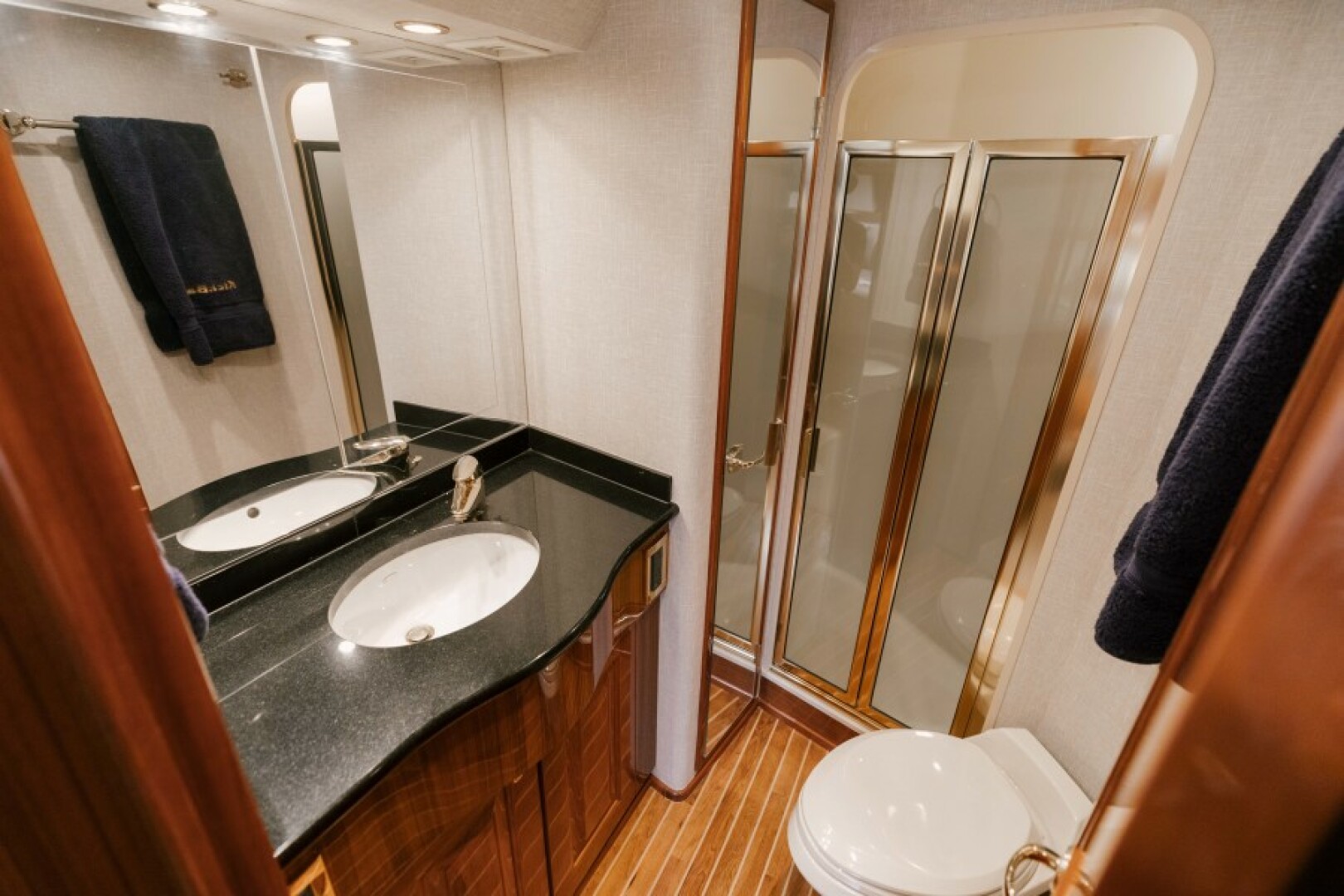 2006 Viking 74 Enclosed Bridge - Image 14