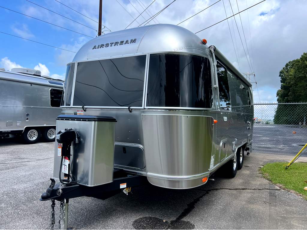 2027 AIRSTREAM FLYING CLOUD 23FBT - Image 2