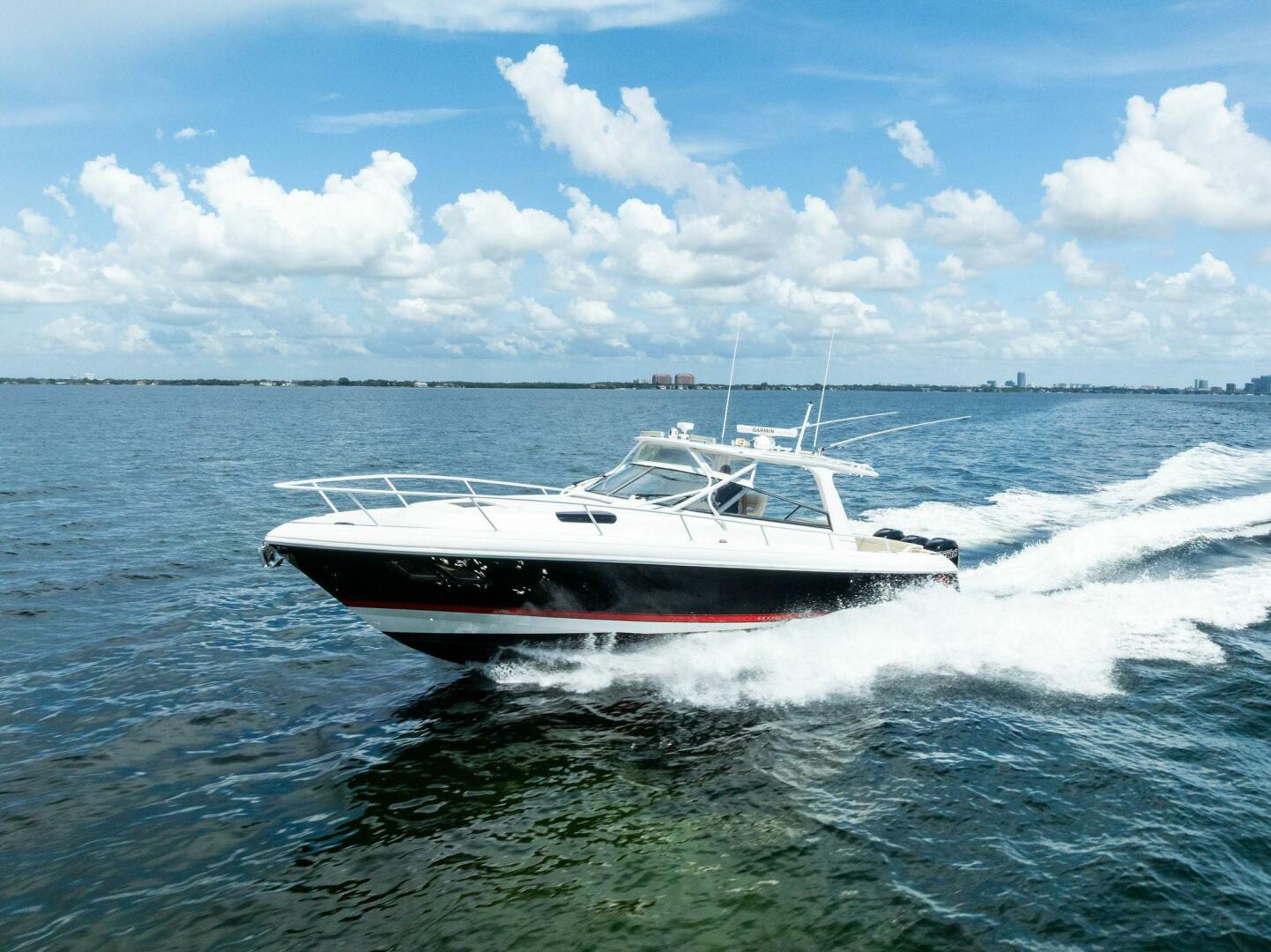 2018 Intrepid 430 Sport Yacht - Image 9