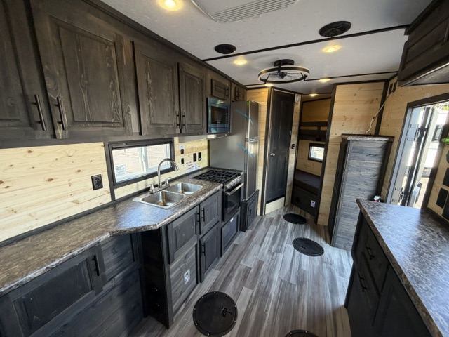 2027 ICE CASTLE RV EXTREME III 8X21 - Image 22