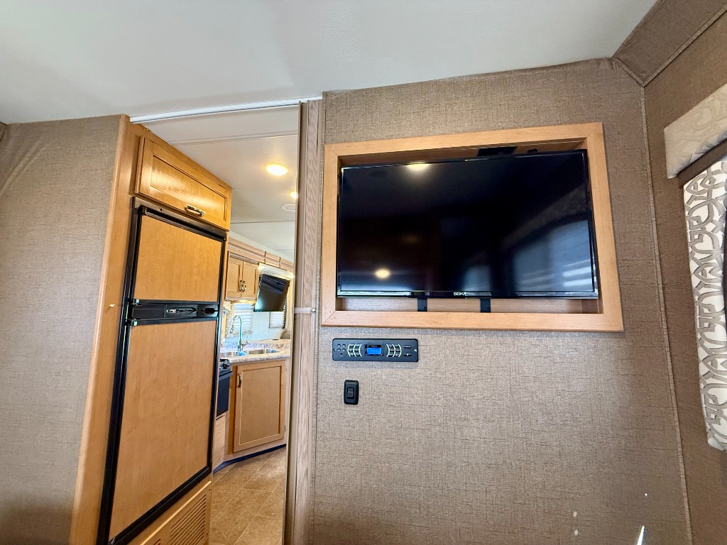 2017 Chateau 28Z - Image 23