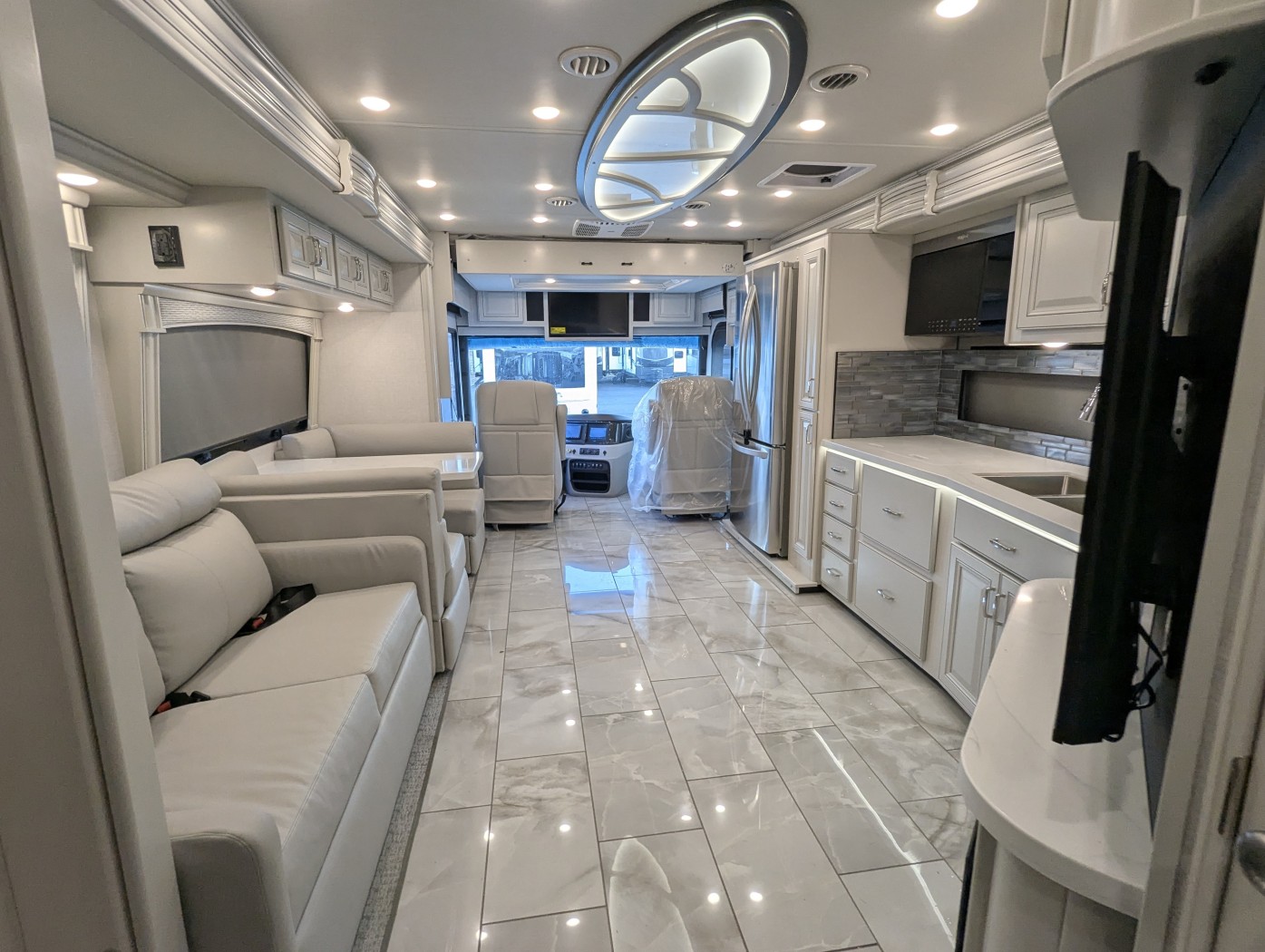 2026 Fleetwood Discovery 38N - Image 43