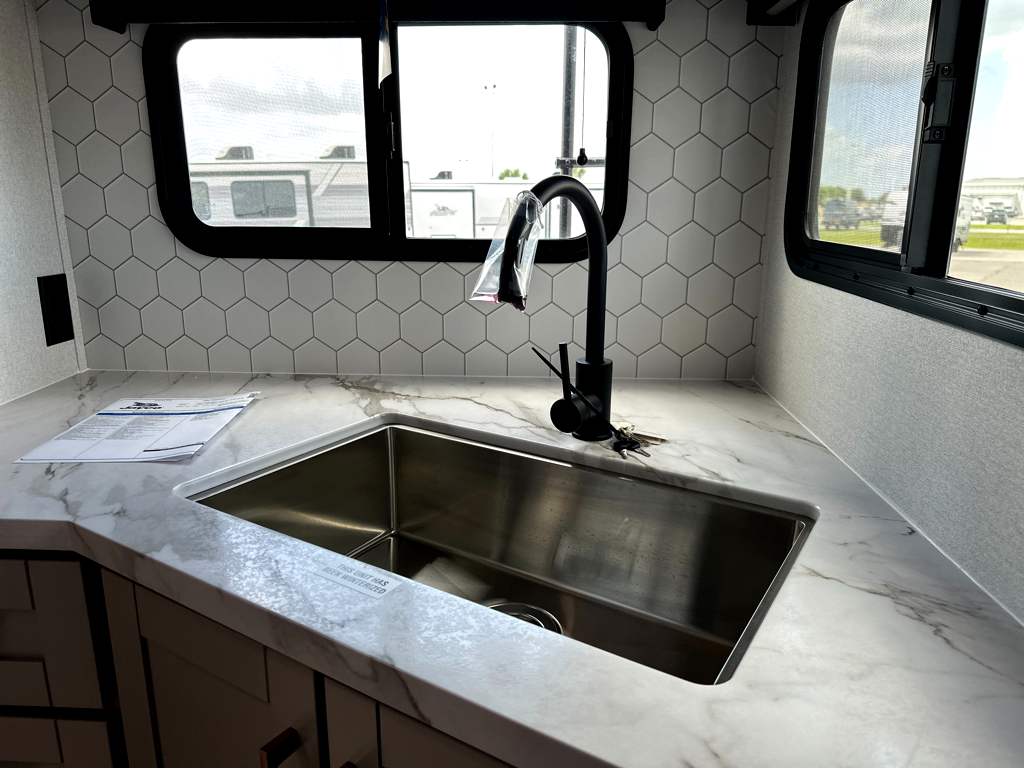 2027 JAYCO JAY FEATHER 21MML - Image 21