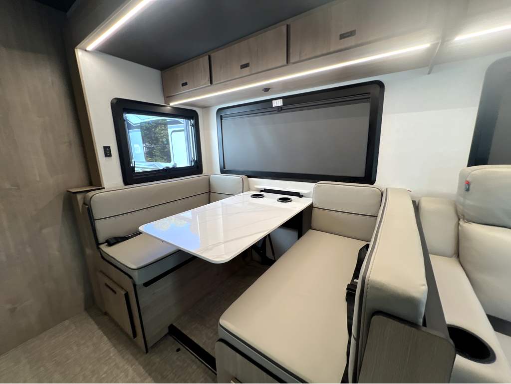 2026 GRAND DESIGN LINEAGE SERIES F 31ZW - Image 9