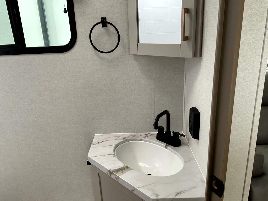 2027 JAYCO Jay Feather 25BH - Image 20