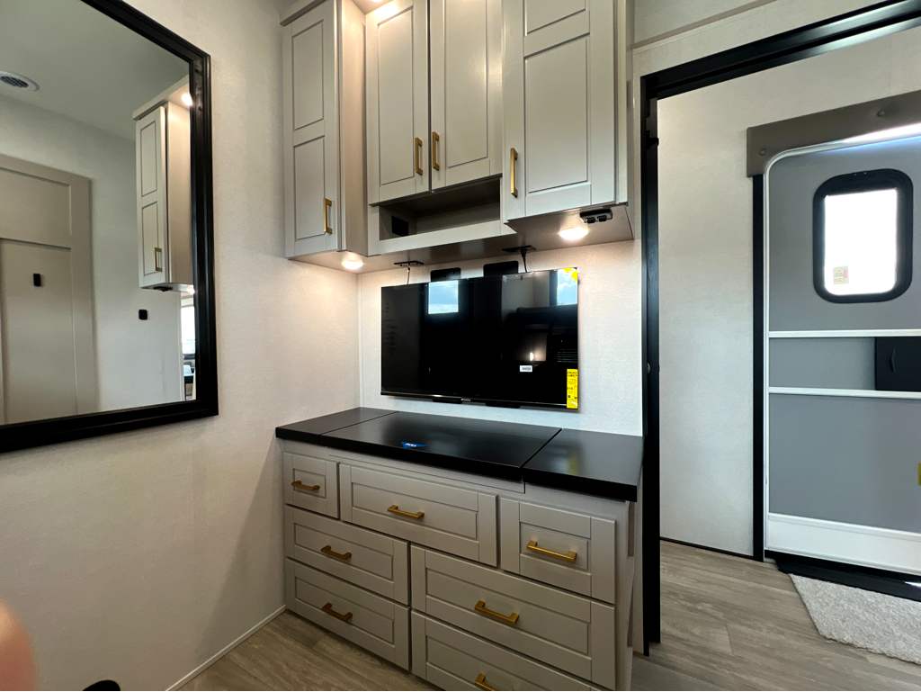 2027 JAYCO NORTH POINT 361RLBH - Image 18