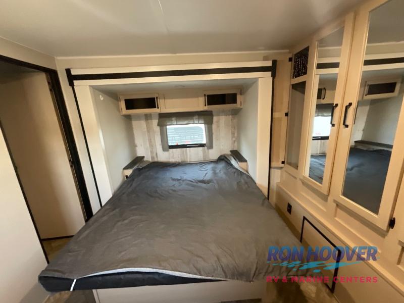 2023 Palomino Puma 32BHFS - Image 15
