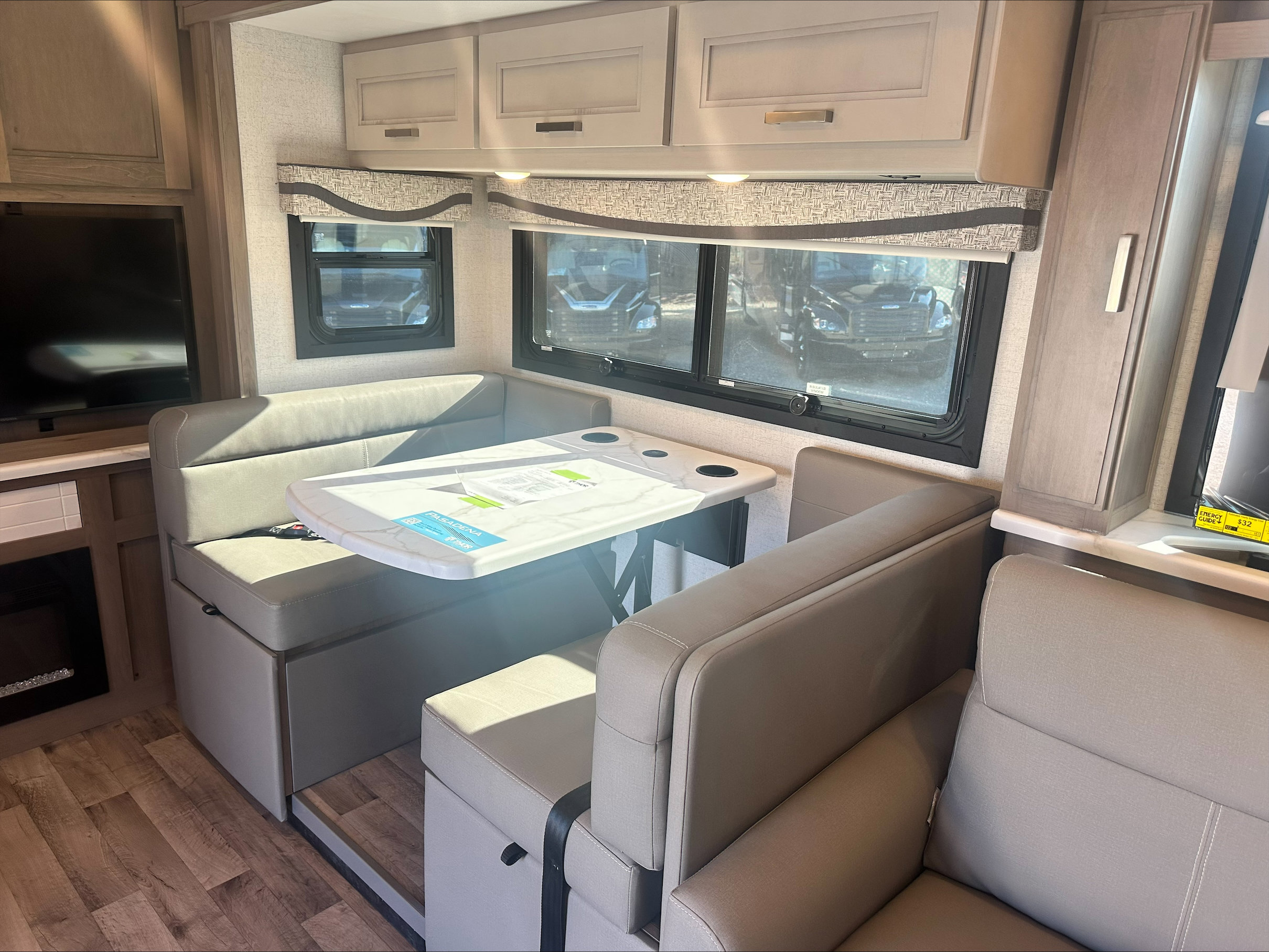 2026 THOR MOTOR COACH PASADENA 38FX - Image 14